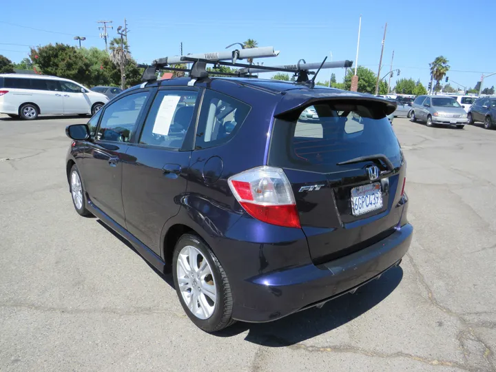 PURPLE, 2010 HONDA FIT Image 3