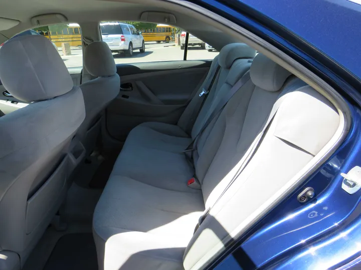 BLUE, 2009 TOYOTA CAMRY Image 10