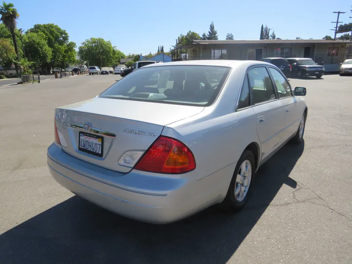 2002 TOYOTA AVALON   XL Image 4