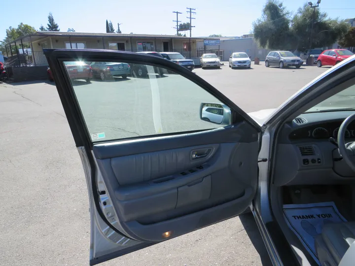 2002 TOYOTA AVALON   XL Image 9