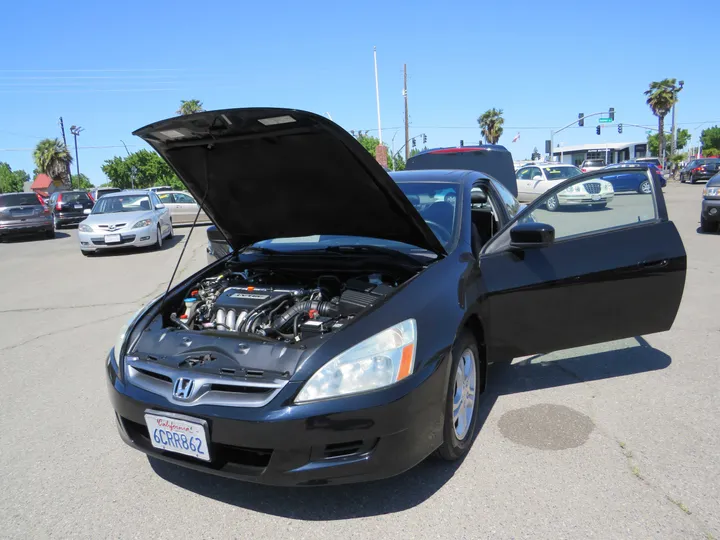 BLACK, 2007 HONDA ACCORD Image 18