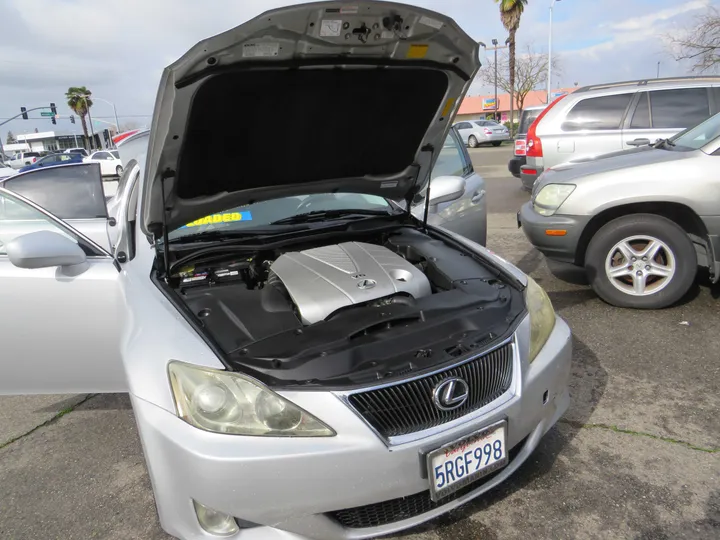 GRAY, 2006 LEXUS IS Image 19