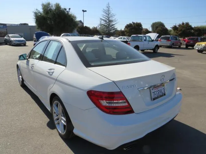 WHITE, 2012 MERCEDES-BENZ C-CLASS Image 3