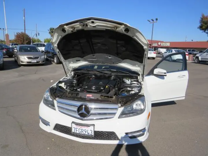 WHITE, 2012 MERCEDES-BENZ C-CLASS Image 17