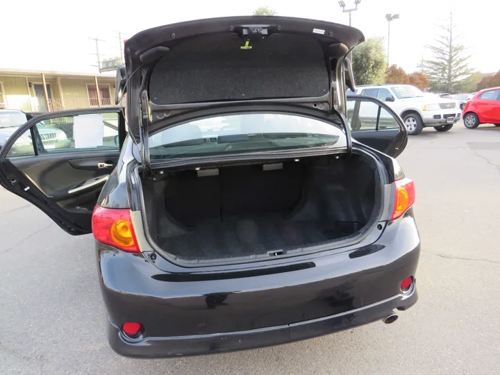 BLACK, 2010 TOYOTA COROLLA Image 16