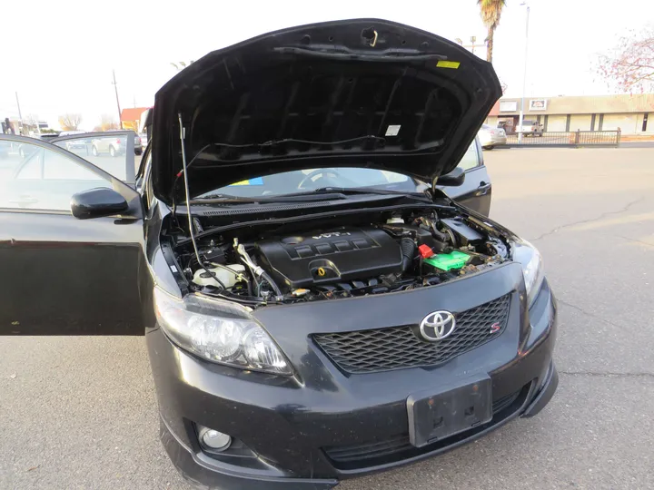 BLACK, 2010 TOYOTA COROLLA Image 18