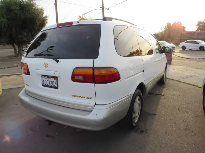 1999 TOYOTA SIENNA Image 4