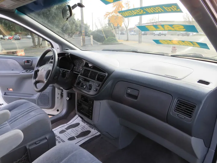 1999 TOYOTA SIENNA Image 11