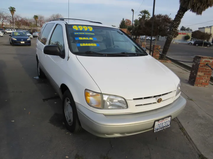 1999 TOYOTA SIENNA Image 1