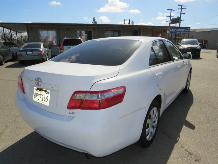 WHITE, 2009 TOYOTA CAMRY Image 4