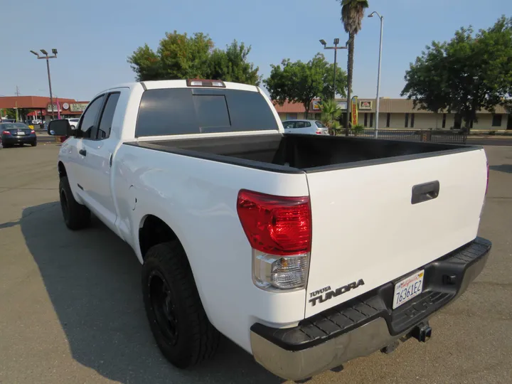 WHITE, 2012 TOYOTA TUNDRA DOUBLE CAB Image 3