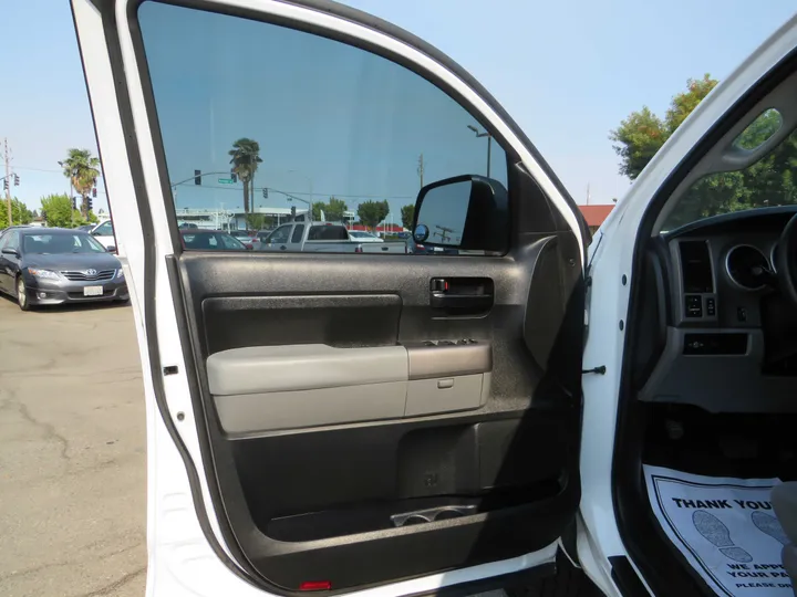 WHITE, 2012 TOYOTA TUNDRA DOUBLE CAB Image 9