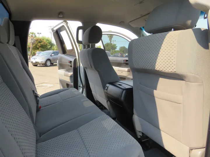 WHITE, 2012 TOYOTA TUNDRA DOUBLE CAB Image 16