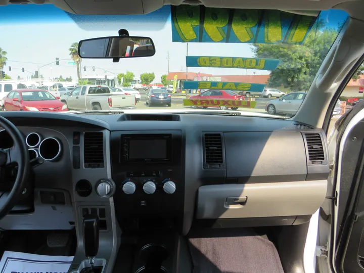 WHITE, 2012 TOYOTA TUNDRA DOUBLE CAB Image 19