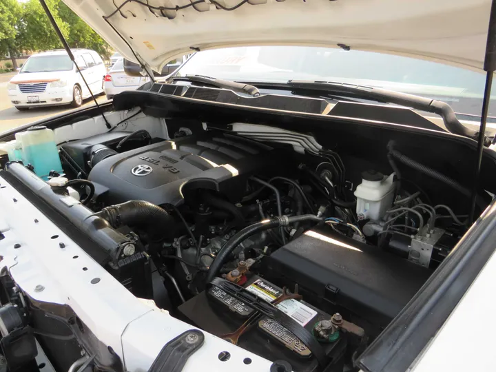 WHITE, 2012 TOYOTA TUNDRA DOUBLE CAB Image 25