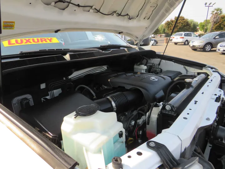 WHITE, 2012 TOYOTA TUNDRA DOUBLE CAB Image 26