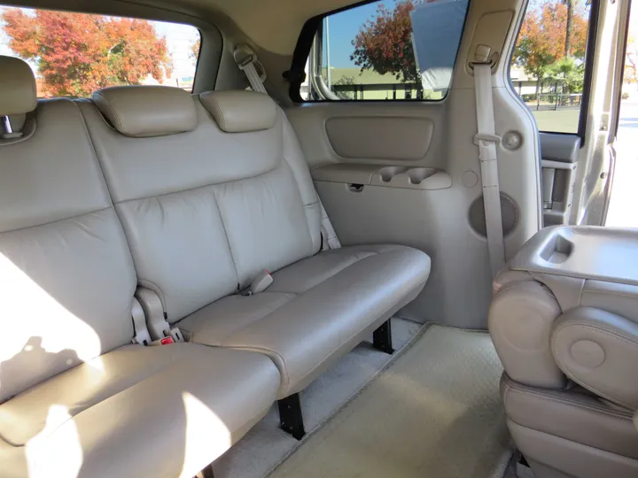 GRAY, 2006 TOYOTA SIENNA Image 18