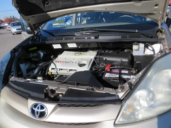 GRAY, 2006 TOYOTA SIENNA Image 23