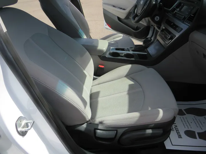WHITE, 2015 HYUNDAI SONATA Image 12