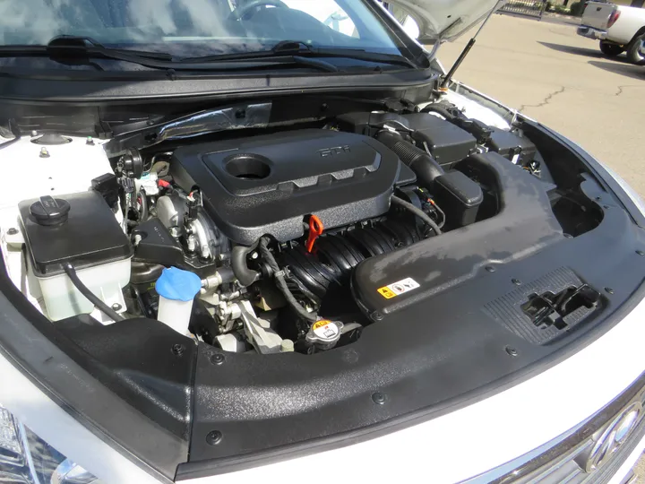 WHITE, 2015 HYUNDAI SONATA Image 17