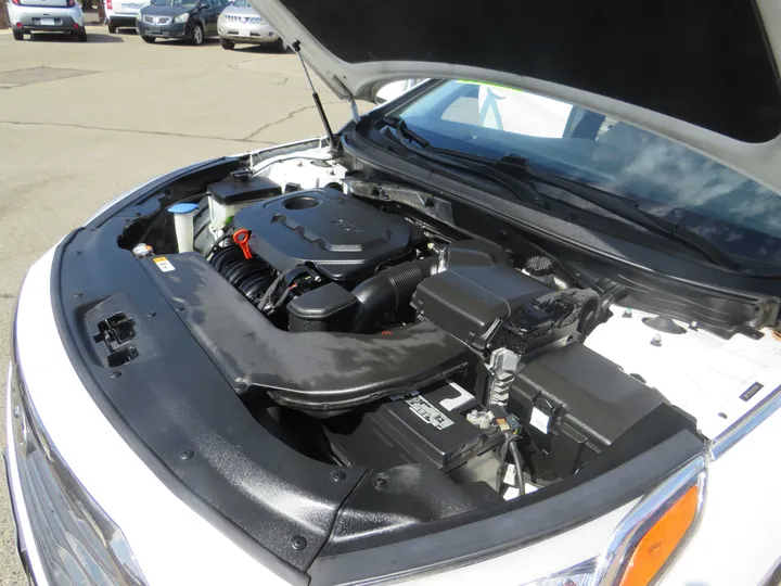 WHITE, 2015 HYUNDAI SONATA Image 18