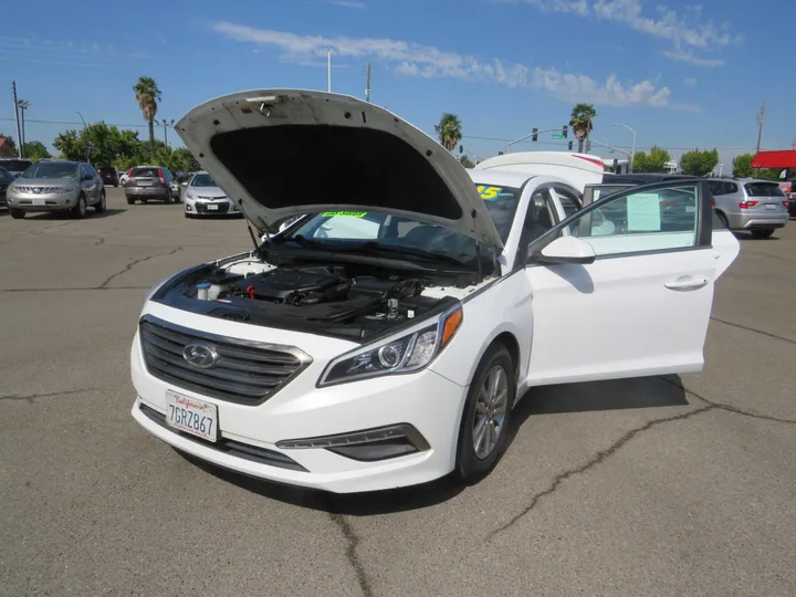 WHITE, 2015 HYUNDAI SONATA Image 19
