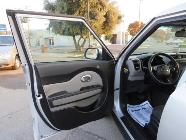 SILVER, 2014 KIA SOUL Image 7