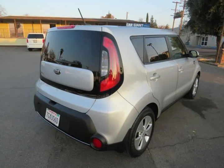 SILVER, 2014 KIA SOUL Image 4