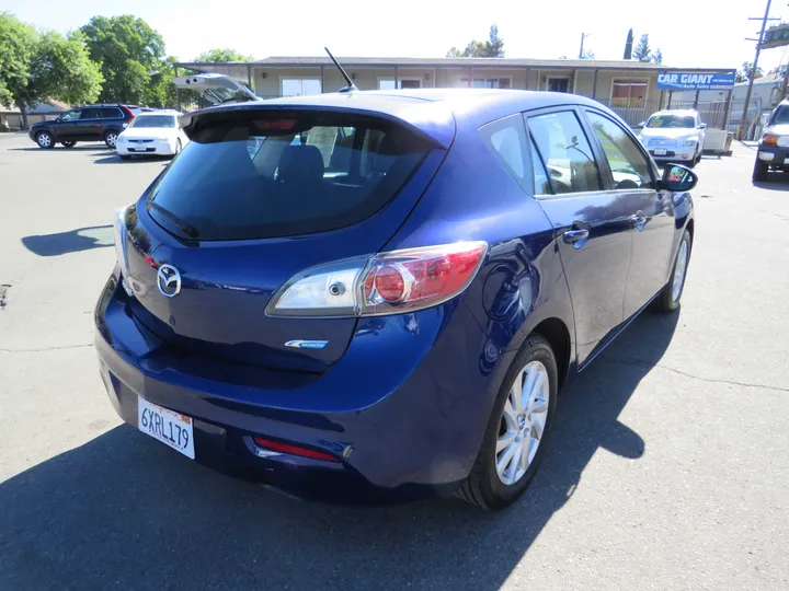 BLUE, 2013 MAZDA MAZDA3 Image 4