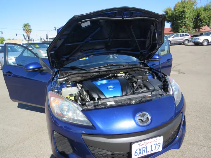 BLUE, 2013 MAZDA MAZDA3 Image 20