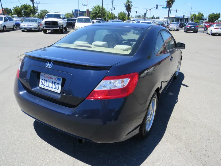 BLUE, 2006 HONDA CIVIC  LX  COUPE 2D  MANUAL Image 4