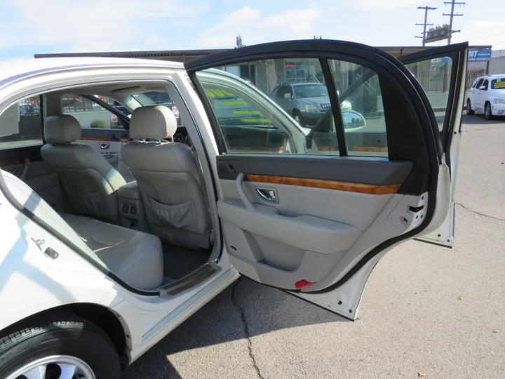 2005 KIA AMANTI Image 13