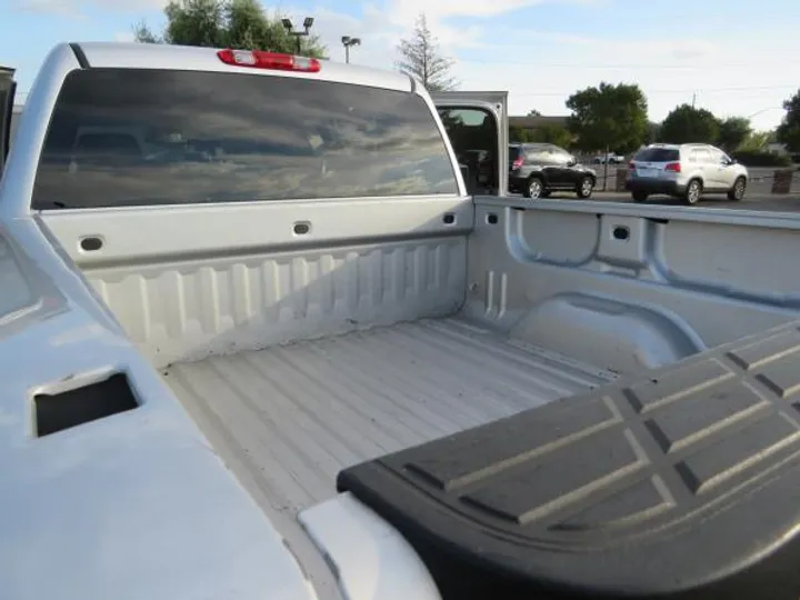 SILVER, 2011 CHEVROLET SILVERADO 1500 LT Image 18