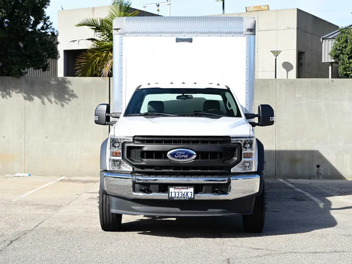 WHITE, 2020 FORD F-600 Image 2