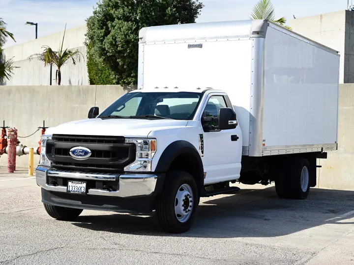 WHITE, 2020 FORD F-600 Image 3