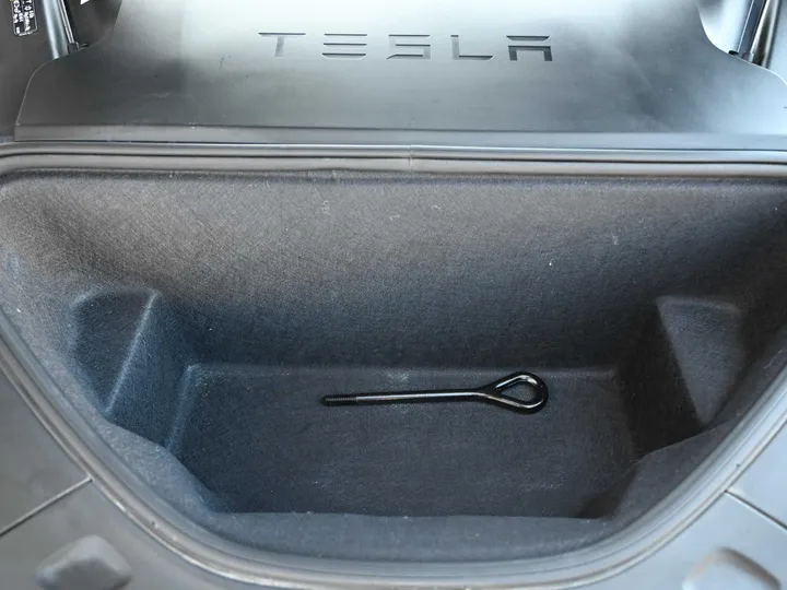 BLUE, 2018 TESLA MODEL S Image 11