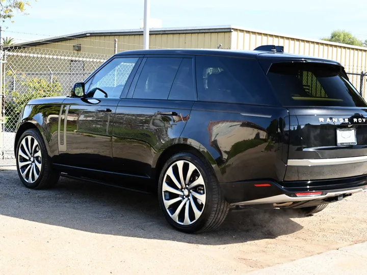 BLACK, 2023 LAND ROVER RANGE ROVER Image 4