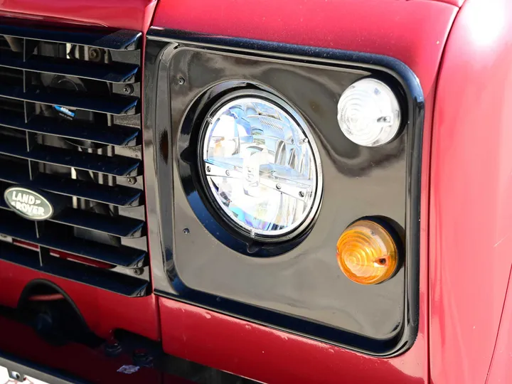 RED, 1991 LAND ROVER DEFENDER 110 Image 12