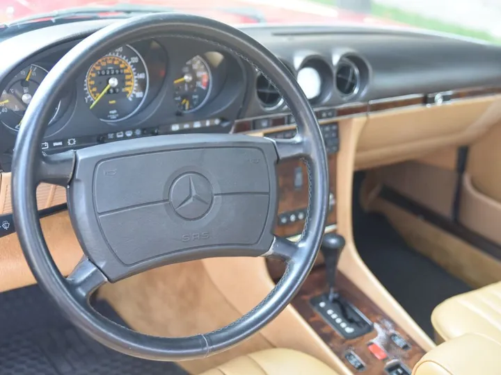 Red, 1988 MERCEDES-BENZ 560-CLASS Image 18