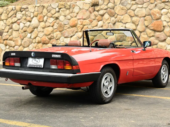 RED, 1983 ALFA ROMEO SPIDER Image 26