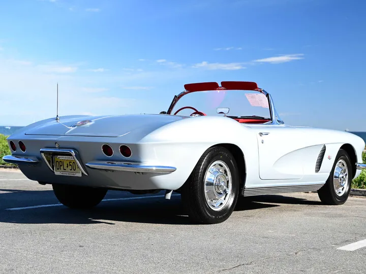 SILVER, 1962 CHEVROLET CORVETTE Image 11