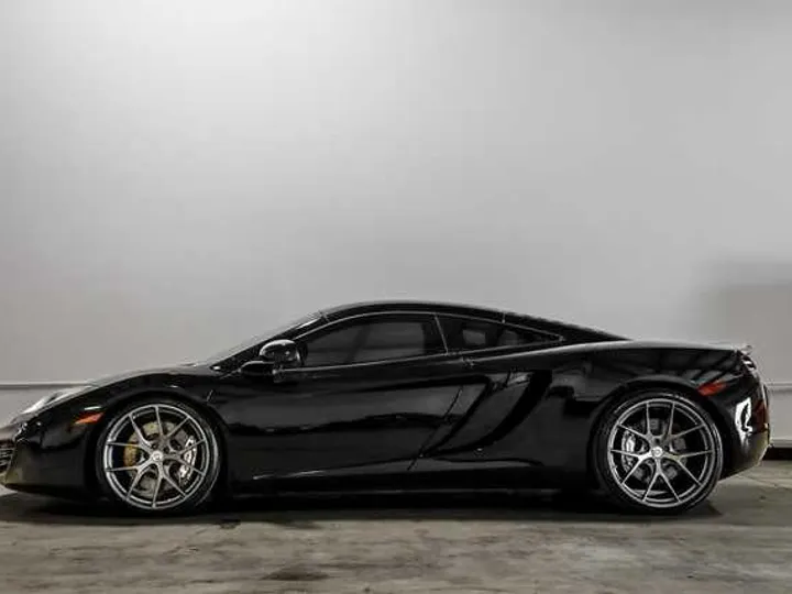 BLACK, 2012 MCLAREN MP4-12C Image 2