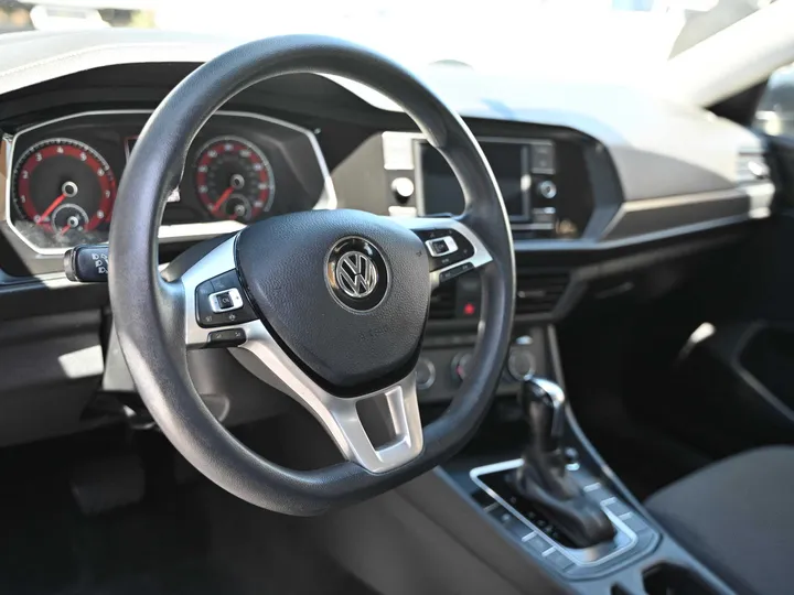 GRAY, 2019 VOLKSWAGEN JETTA Image 9