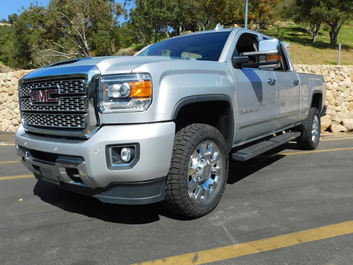 SILVER, 2019 GMC SIERRA 2500 HD CREW CAB Image 2