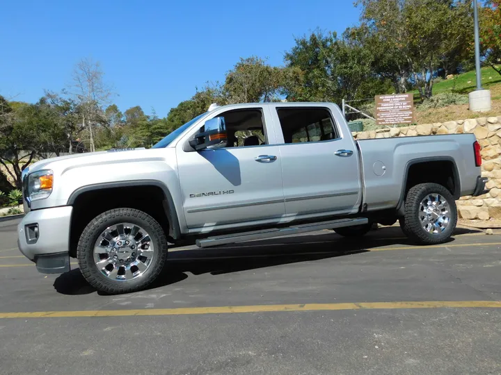 SILVER, 2019 GMC SIERRA 2500 HD CREW CAB Image 4