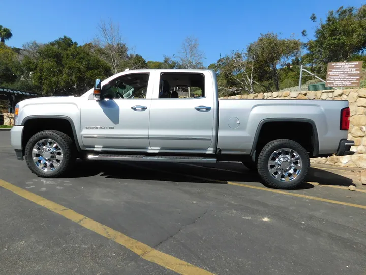 SILVER, 2019 GMC SIERRA 2500 HD CREW CAB Image 5