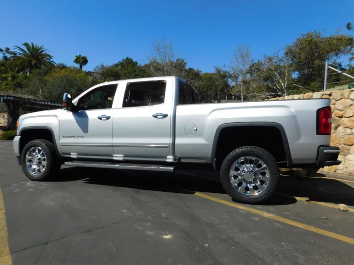 SILVER, 2019 GMC SIERRA 2500 HD CREW CAB Image 6