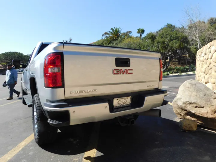 SILVER, 2019 GMC SIERRA 2500 HD CREW CAB Image 9