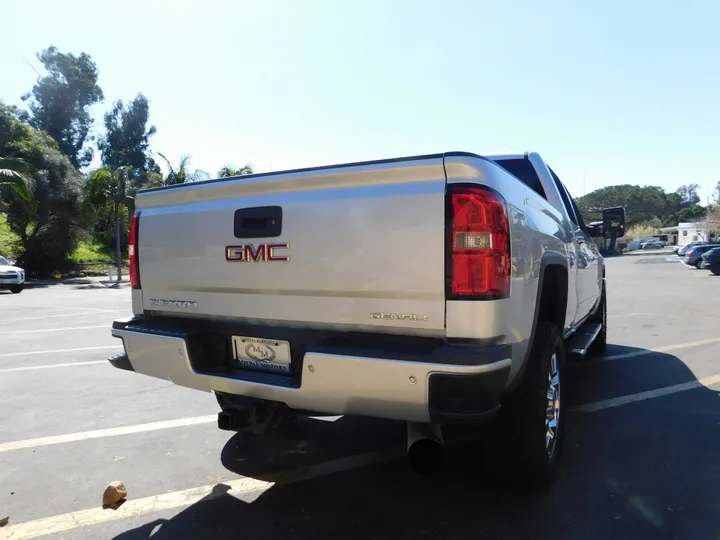 SILVER, 2019 GMC SIERRA 2500 HD CREW CAB Image 10