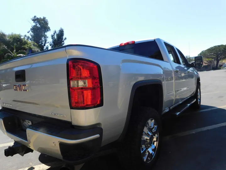 SILVER, 2019 GMC SIERRA 2500 HD CREW CAB Image 11